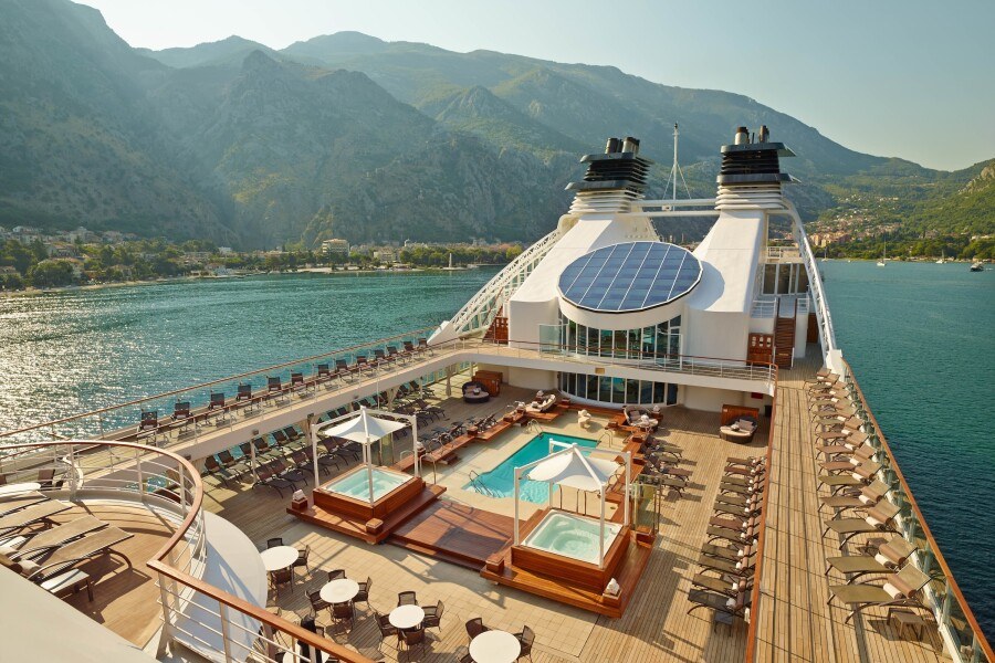 Who Thrives on Small Ships—and Who Should Stay Big