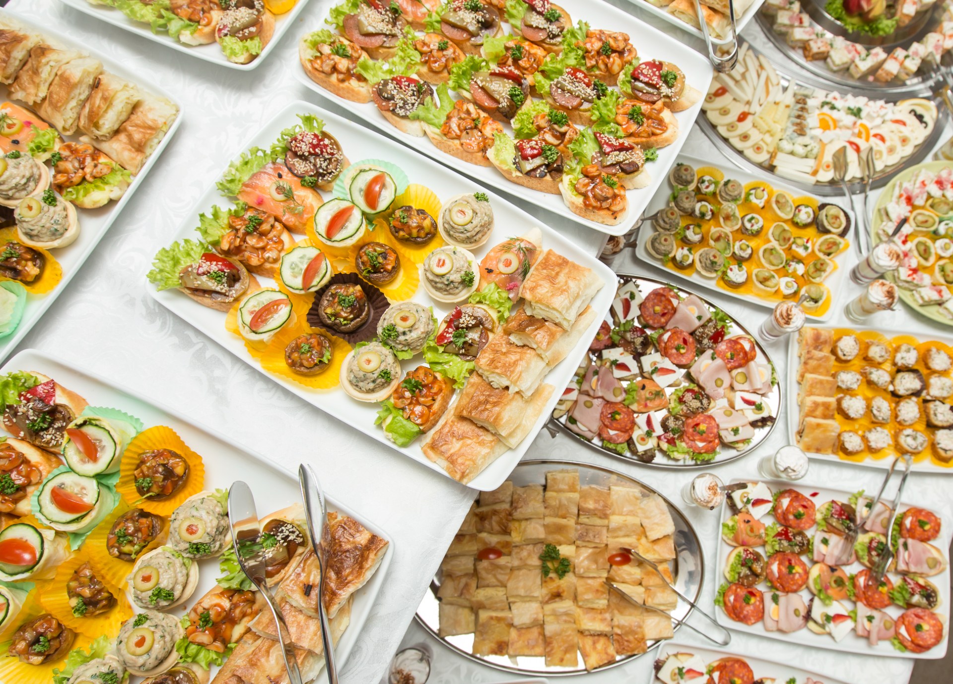 Buffets: Throughput, Hygiene, and Peak Crowds